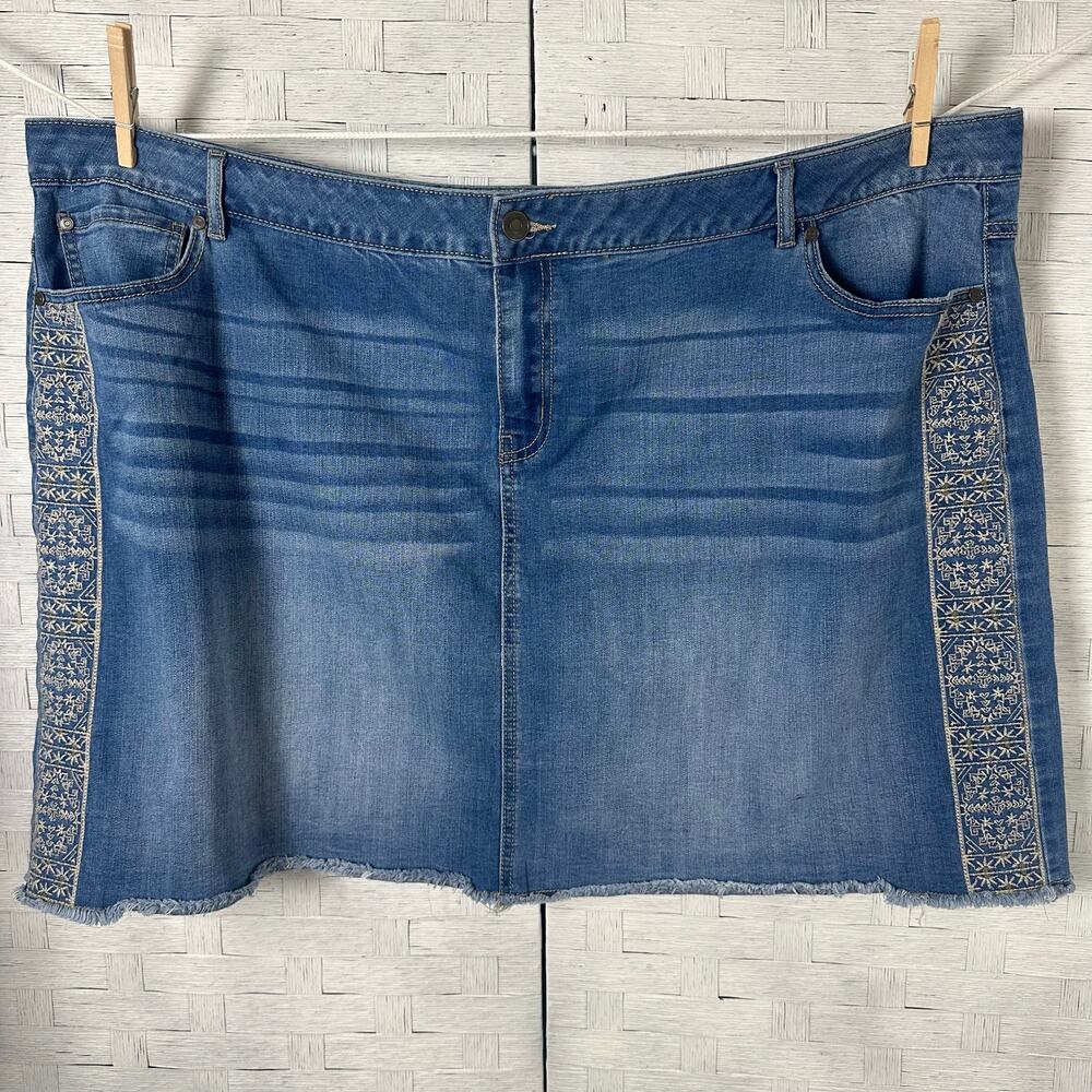 EST.1946 Denim skirt embroidered on sides, packets,‎ zip fly, ram hem plus size